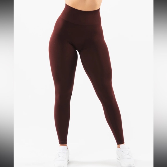 Alphalete• Amplify Legging• Color: Sangria• Small• - Picture 4 of 5